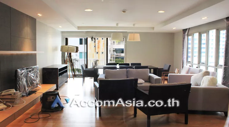  3 Bedrooms  Apartment For Rent in Ploenchit, Bangkok  near BTS Chitlom (AA22810)