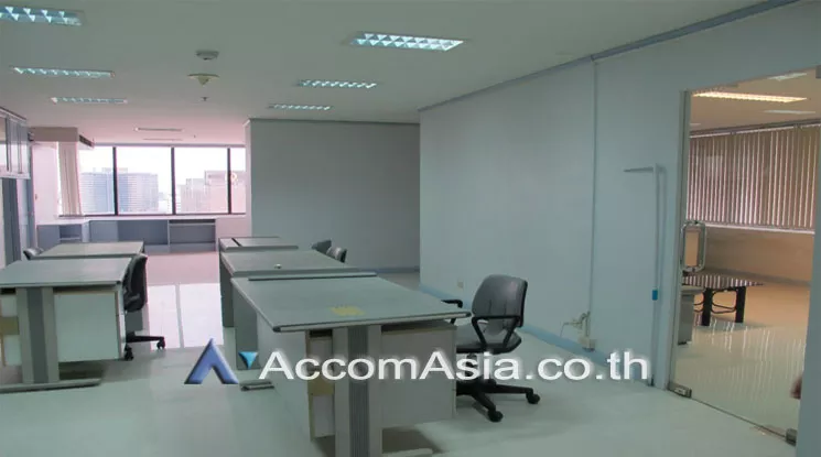 Split-type Air |  Skulthai Surawong Office space  for Rent BTS Sala Daeng in Silom Bangkok