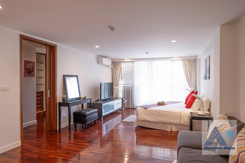 9  3 br Apartment For Rent in Silom ,Bangkok BTS Surasak at High-end Low Rise  13600