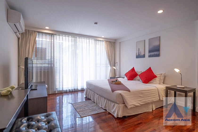 8  3 br Apartment For Rent in Silom ,Bangkok BTS Surasak at High-end Low Rise  13600