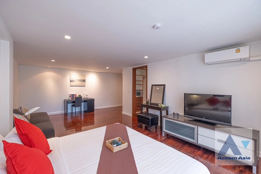 10  3 br Apartment For Rent in Silom ,Bangkok BTS Surasak at High-end Low Rise  13600