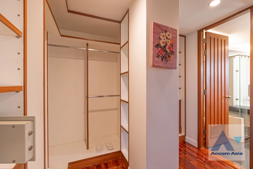 11  3 br Apartment For Rent in Silom ,Bangkok BTS Surasak at High-end Low Rise  13600