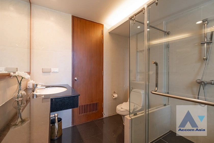 13  3 br Apartment For Rent in Silom ,Bangkok BTS Surasak at High-end Low Rise  13600