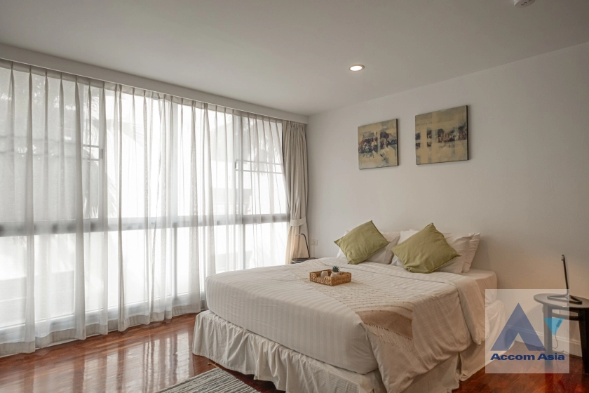 14  3 br Apartment For Rent in Silom ,Bangkok BTS Surasak at High-end Low Rise  13600