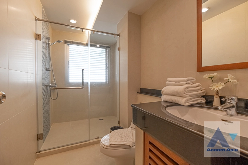 16  3 br Apartment For Rent in Silom ,Bangkok BTS Surasak at High-end Low Rise  13600