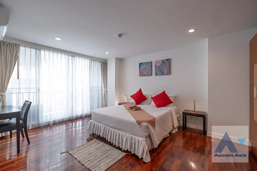 17  3 br Apartment For Rent in Silom ,Bangkok BTS Surasak at High-end Low Rise  13600
