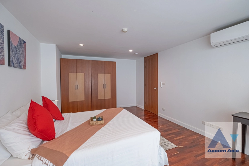 18  3 br Apartment For Rent in Silom ,Bangkok BTS Surasak at High-end Low Rise  13600