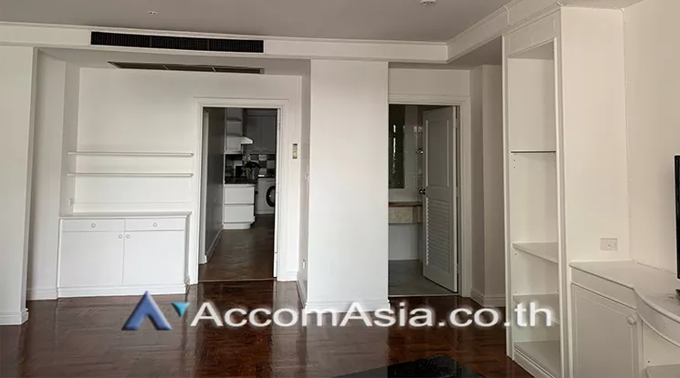  3 Bedrooms  Apartment For Rent in Phaholyothin, Bangkok  near BTS Thong Lo (AA85329)