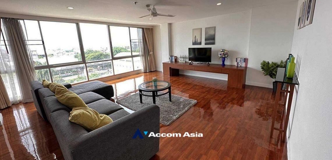 Pet friendly |  High-end Low Rise  Apartment  3 Bedroom for Rent BTS Surasak in Silom Bangkok