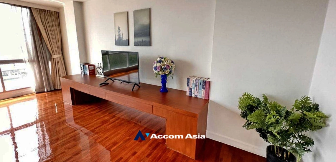 Pet friendly |  3 Bedrooms  Apartment For Rent in Silom, Bangkok  near BTS Surasak (13601)