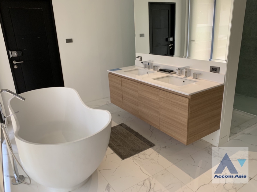 14  5 br House for rent and sale in Sukhumvit ,Bangkok BTS Ekkamai AA22860