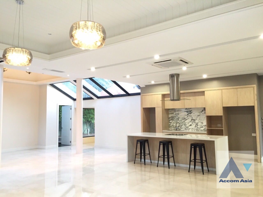 6  5 br House for rent and sale in Sukhumvit ,Bangkok BTS Ekkamai AA22860