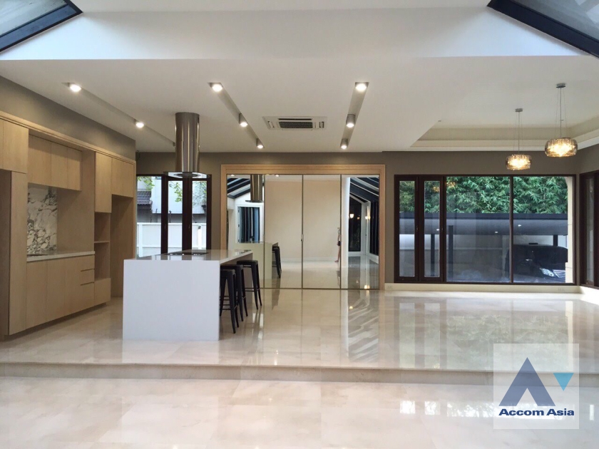 7  5 br House for rent and sale in Sukhumvit ,Bangkok BTS Ekkamai AA22860