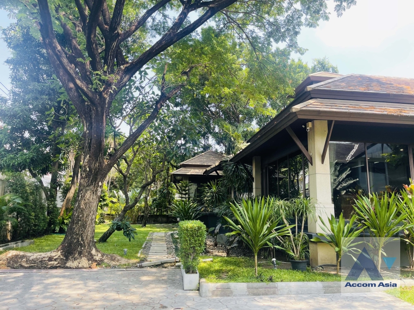 unitHome Office, Private Swimming Pool |  5 Bedrooms  House For Rent & Sale in Sukhumvit, Bangkok  near BTS Ekkamai (AA22860)