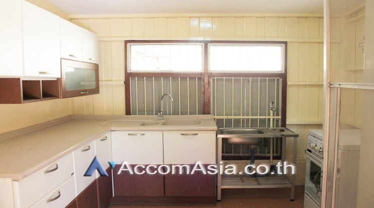 2 Bedrooms  House For Rent & Sale in Sukhumvit, Bangkok  near BTS On Nut (AA22885)