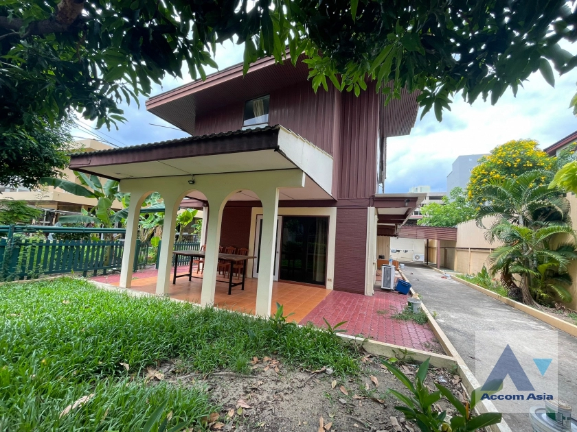  1  2 br House for rent and sale in Sukhumvit ,Bangkok BTS On Nut AA22885