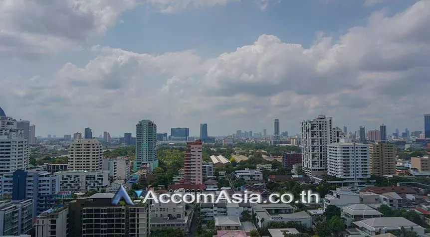 Big Balcony |  Newton Tower Condominium  3 Bedroom for Rent BTS Nana in Sukhumvit Bangkok