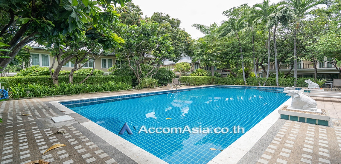 unit 3 Bedrooms  House For Rent & Sale in Sukhumvit, Bangkok  near BTS Ekkamai (AA22906)