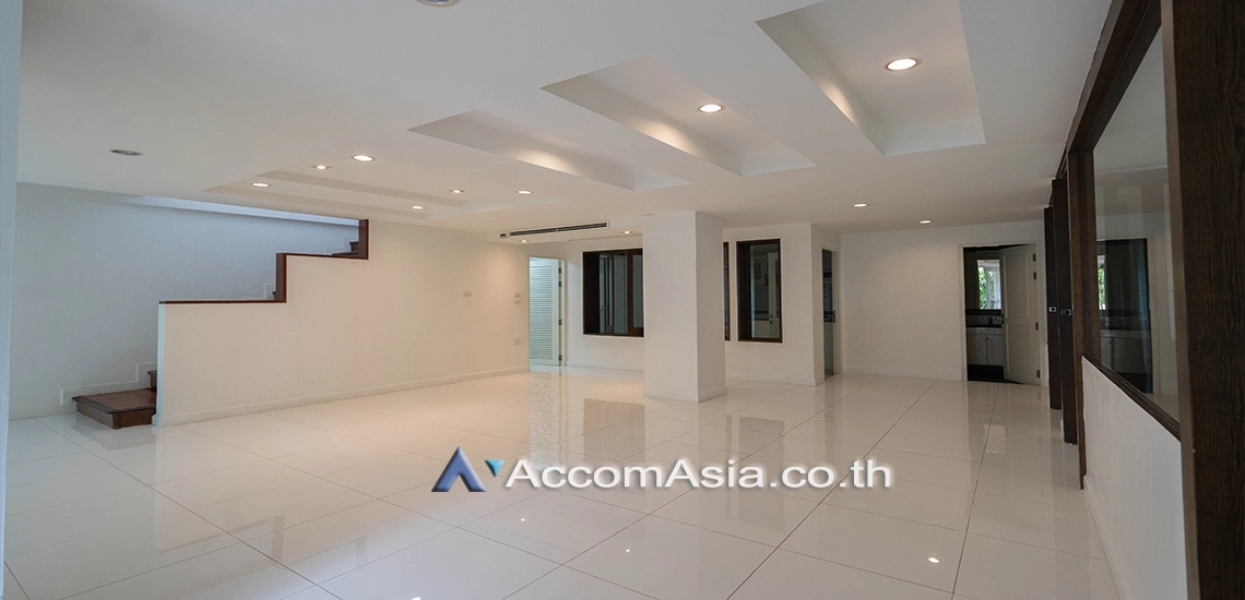 5  3 br House For Rent in Sukhumvit ,Bangkok BTS Ekkamai at Private Compound AA22906