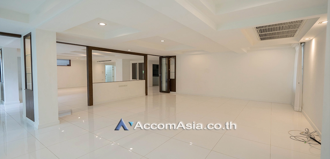 6  3 br House For Rent in Sukhumvit ,Bangkok BTS Ekkamai at Private Compound AA22906