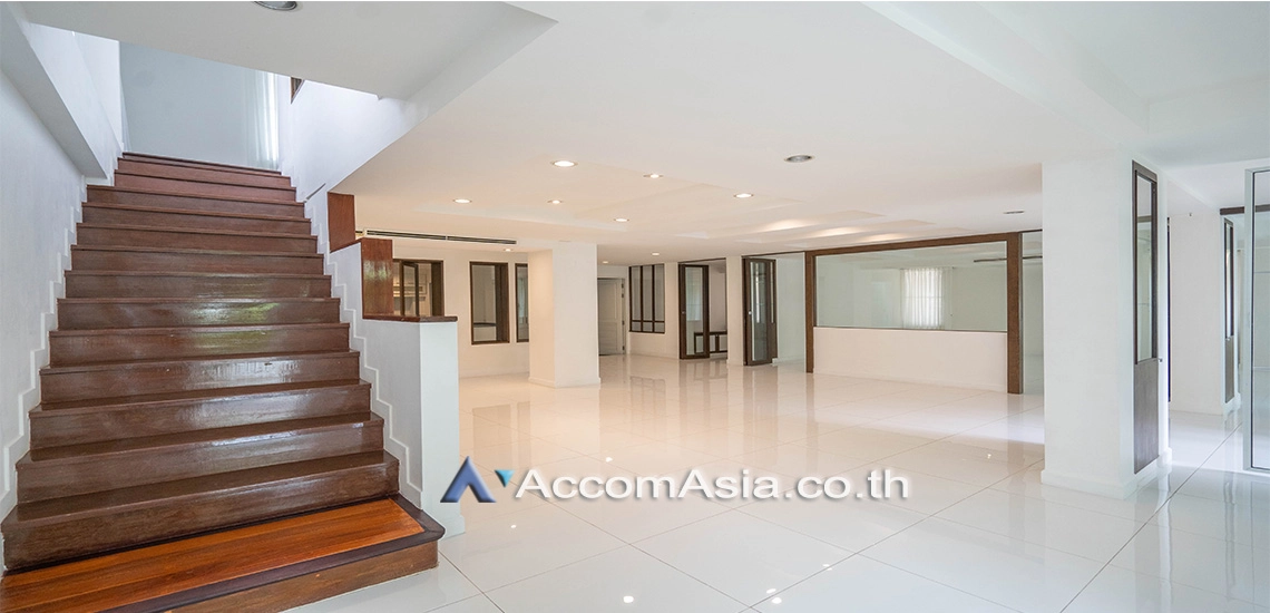 7  3 br House For Rent in Sukhumvit ,Bangkok BTS Ekkamai at Private Compound AA22906