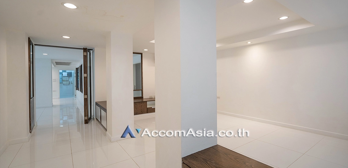 10  3 br House For Rent in Sukhumvit ,Bangkok BTS Ekkamai at Private Compound AA22906