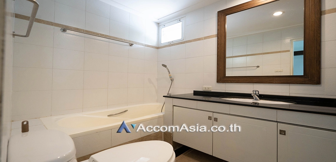 21  3 br House For Rent in Sukhumvit ,Bangkok BTS Ekkamai at Private Compound AA22906