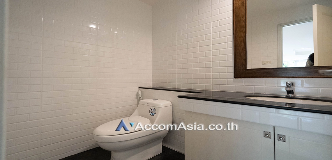 24  3 br House For Rent in Sukhumvit ,Bangkok BTS Ekkamai at Private Compound AA22906