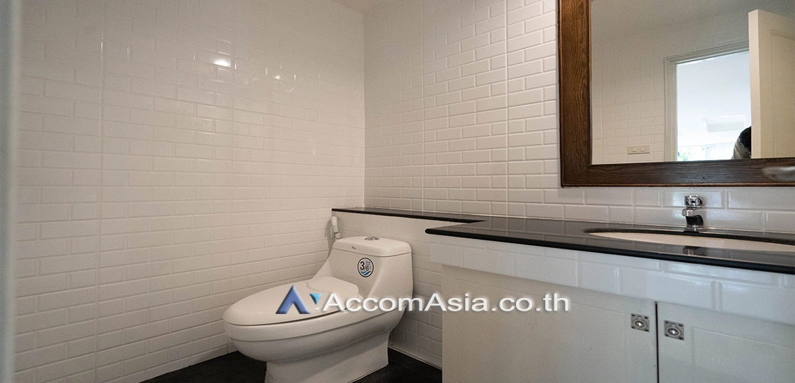 24  3 br House for rent and sale in Sukhumvit ,Bangkok BTS Ekkamai at Private Compound AA22906