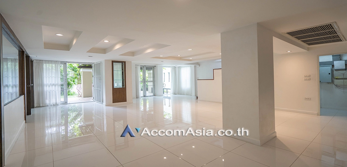 9  3 br House For Rent in Sukhumvit ,Bangkok BTS Ekkamai at Private Compound AA22906