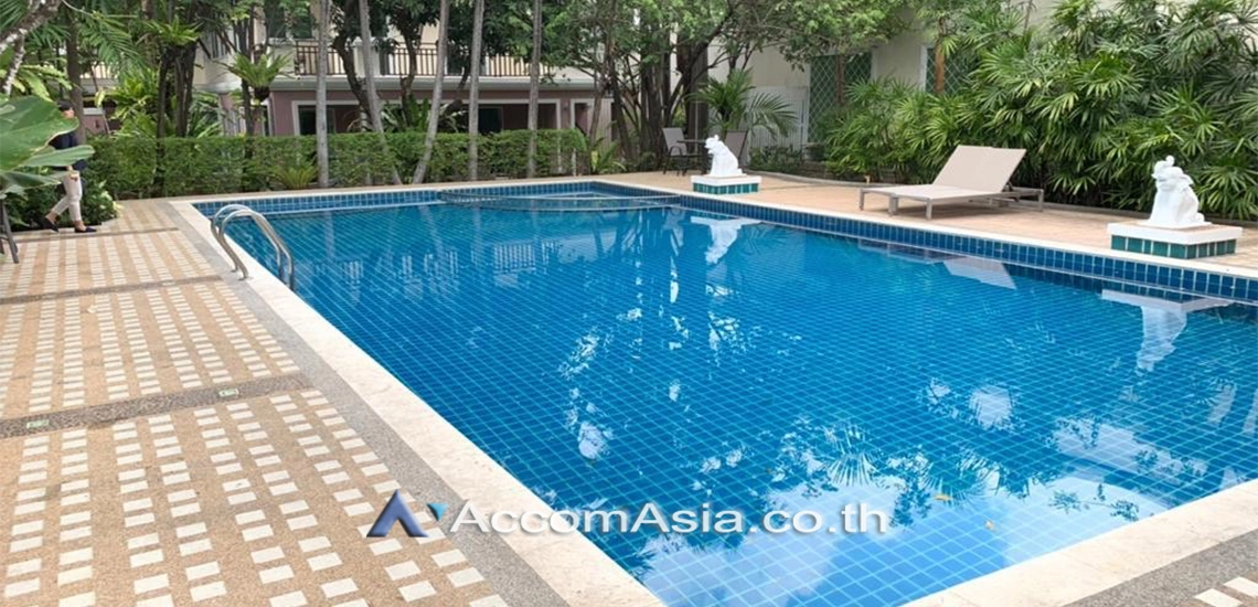 25  3 br House For Rent in Sukhumvit ,Bangkok BTS Ekkamai at Private Compound AA22906
