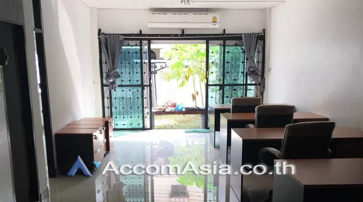 Home Office |  4 Bedrooms  Townhouse For Rent in Sukhumvit, Bangkok  near BTS Asok - MRT Sukhumvit (AA22936)