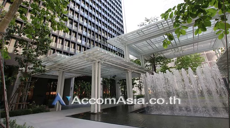  2 Bedrooms  Condominium For Rent in Ploenchit, Bangkok  near BTS Ploenchit (AA22947)