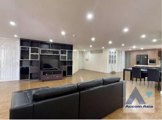 unit 4 Bedrooms  Condominium For Rent in Sukhumvit, Bangkok  near BTS Ekkamai (AA23000)