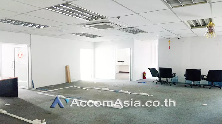  2  Office Space For Rent in Ratchadaphisek ,Bangkok MRT Rama 9 at Chamnan Phenjati Business Center AA23002