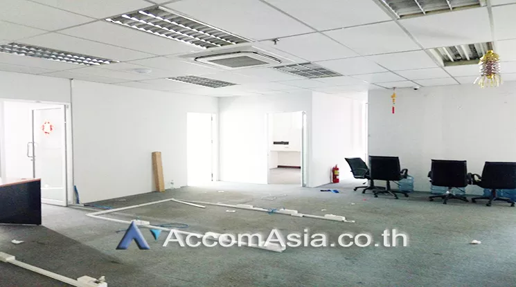  2  Office Space For Rent in Ratchadapisek ,Bangkok MRT Rama 9 at Chamnan Phenjati Business Center AA23002