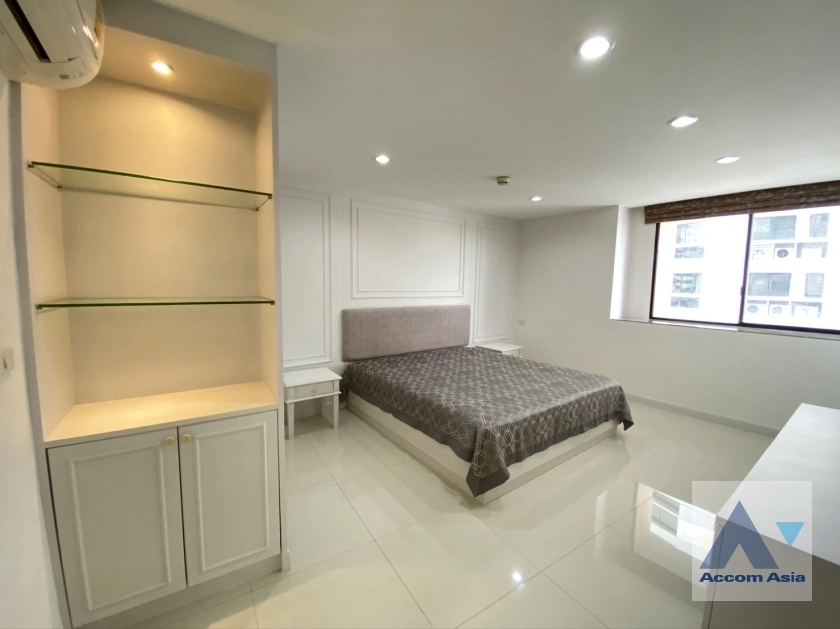 Pet friendly |  3 Bedrooms  Condominium For Rent in Sukhumvit, Bangkok  near BTS Phrom Phong (23619)