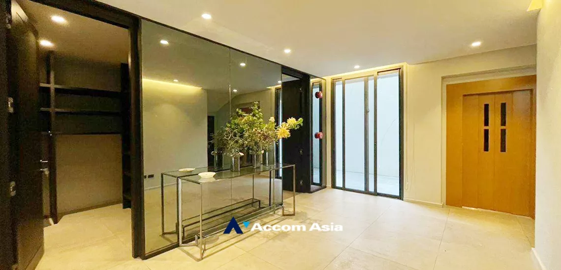 unitPrivate Swimming Pool |  4 Bedrooms  House For Rent in Sukhumvit, Bangkok  near BTS Ekkamai (AA23065)