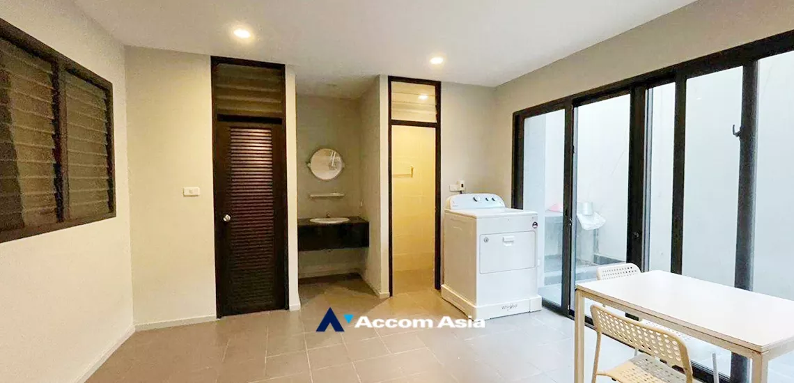 12  4 br House For Rent in Sukhumvit ,Bangkok BTS Ekkamai at Baan Ekamai AA23065
