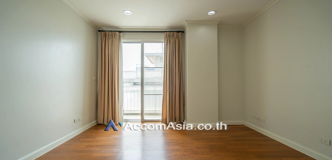  3 Bedrooms  Apartment For Rent in Sathorn, Bangkok  near MRT Lumphini (AA23092)