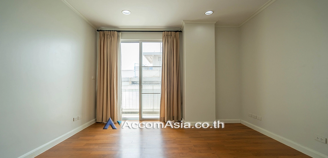 unitPet friendly |  Warm-tone apartment with city view balcony in Sathorn (AA23092)