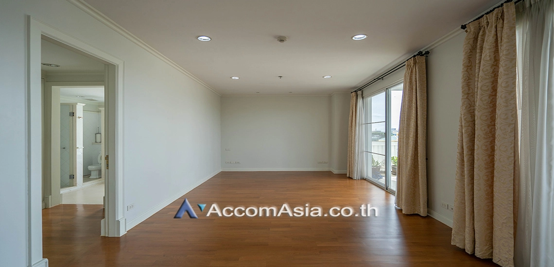 3 Bedrooms  Apartment For Rent in Sathorn, Bangkok  near MRT Lumphini (AA23092)