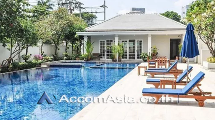  2 Bedrooms  Apartment For Rent in Sathorn, Bangkok  near MRT Lumphini (AA23093)