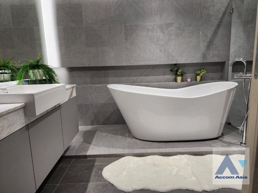 12  3 br Condominium For Rent in Sathorn ,Bangkok BTS Sala Daeng - MRT Lumphini at Sathorn Park Place AA23100