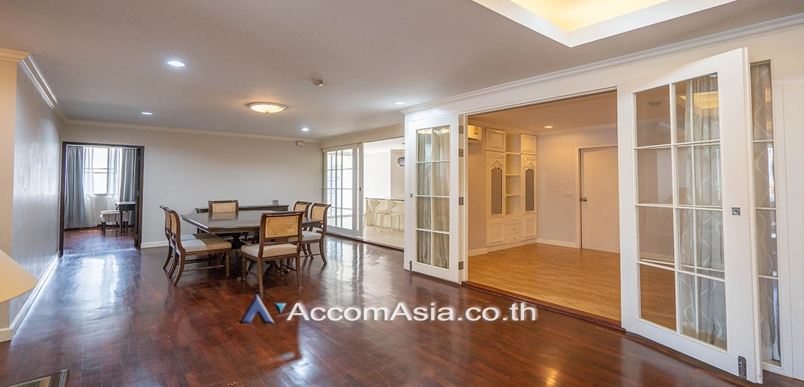 Big Balcony |  Newton Tower Condominium  3 Bedroom for Sale & Rent BTS Nana in Sukhumvit Bangkok