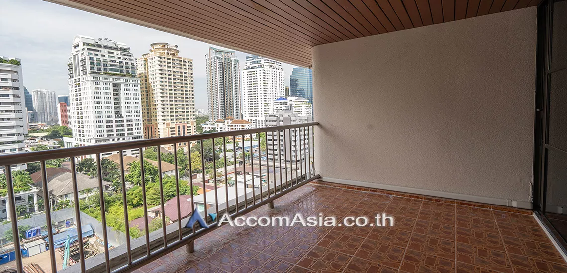 4  3 br Apartment For Rent in Sukhumvit ,Bangkok BTS Nana at Low rise and Peaceful AA23106