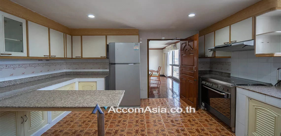5  3 br Apartment For Rent in Sukhumvit ,Bangkok BTS Nana at Low rise and Peaceful AA23106