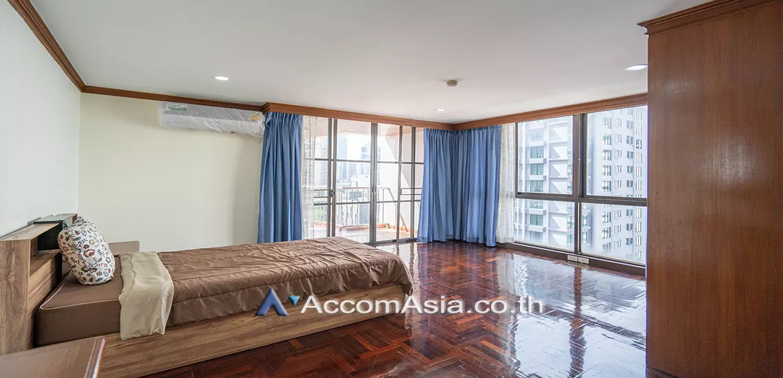 6  3 br Apartment For Rent in Sukhumvit ,Bangkok BTS Nana at Low rise and Peaceful AA23106