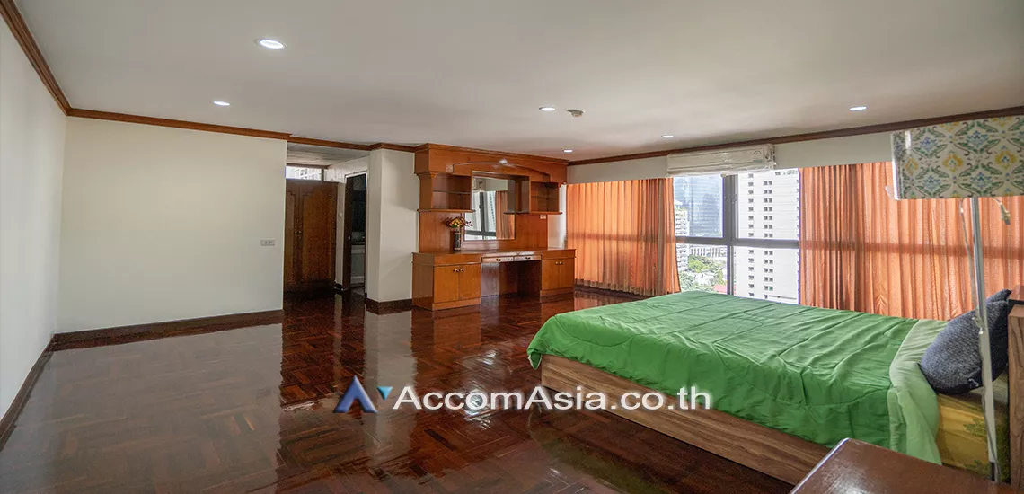 7  3 br Apartment For Rent in Sukhumvit ,Bangkok BTS Nana at Low rise and Peaceful AA23106