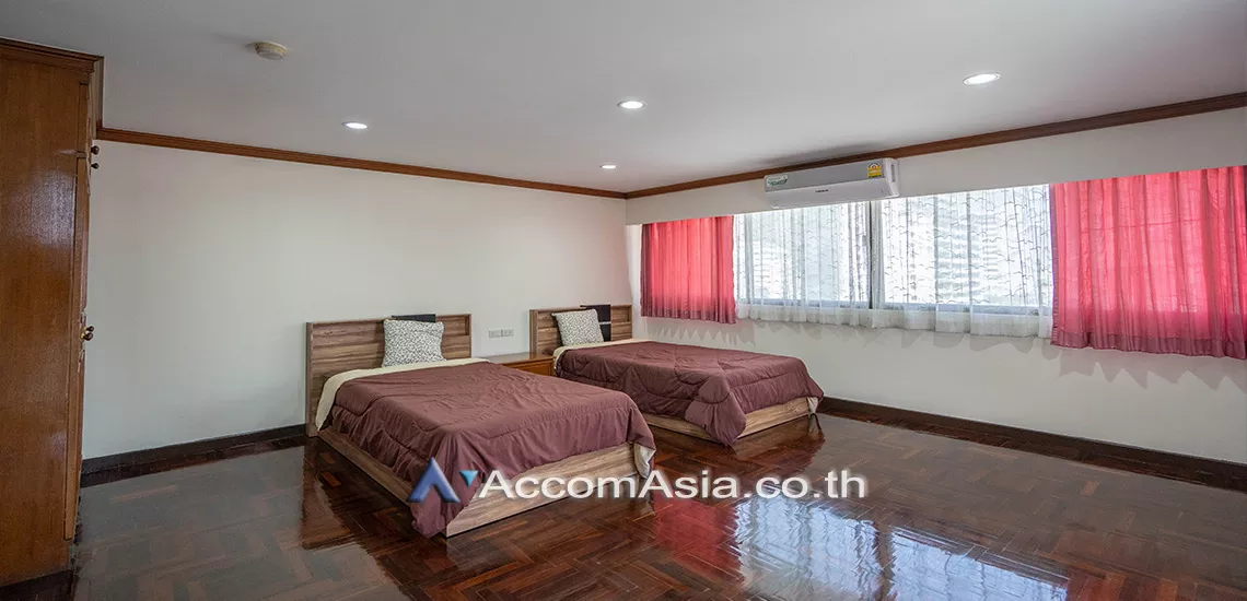 8  3 br Apartment For Rent in Sukhumvit ,Bangkok BTS Nana at Low rise and Peaceful AA23106